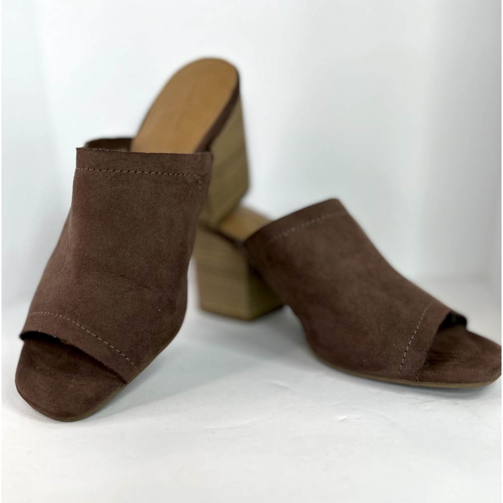 Universal Thread Woman’s Sz 7 Norelle Sandal Stacked Heels Shoes Brown Slip On